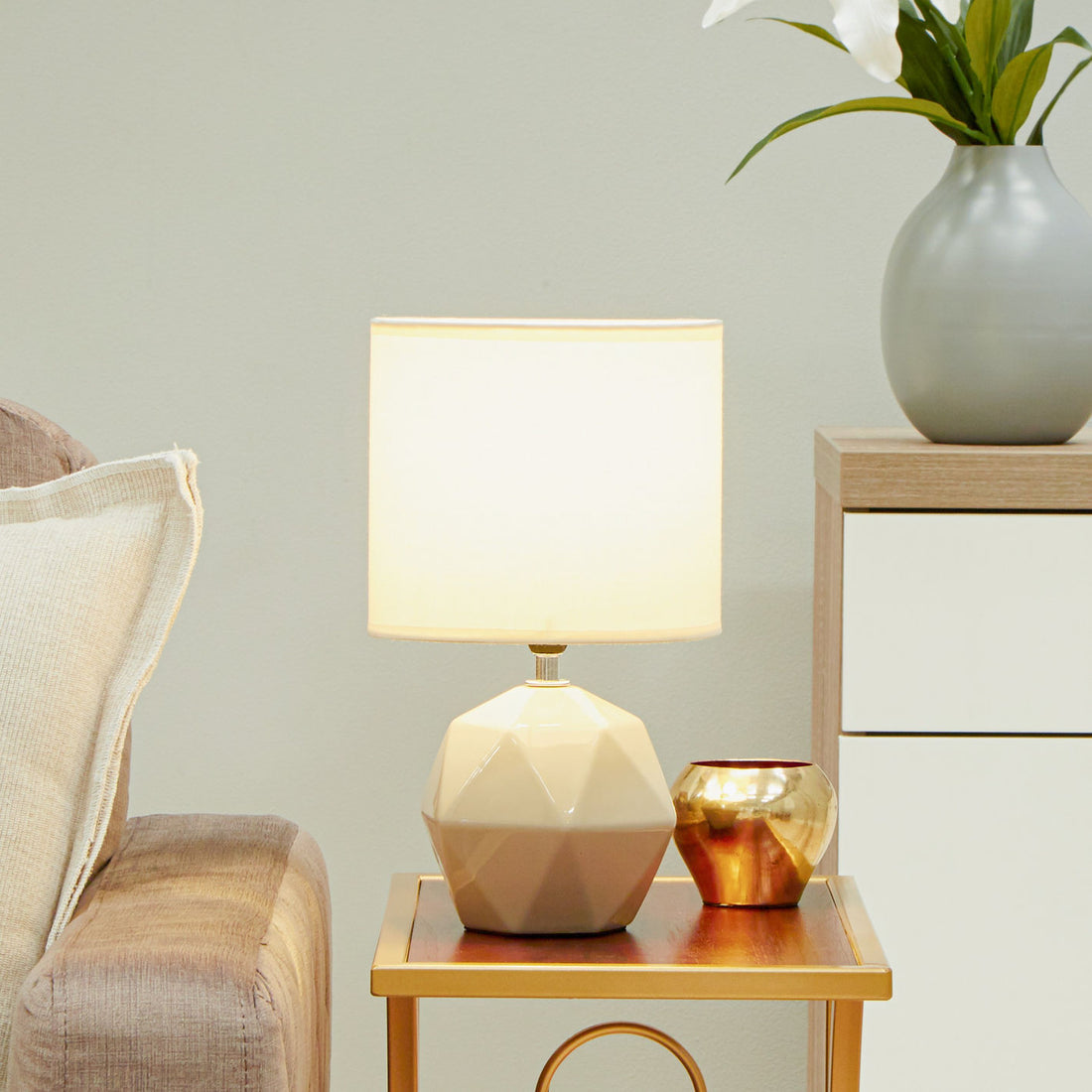 Saqer bedroom lamp