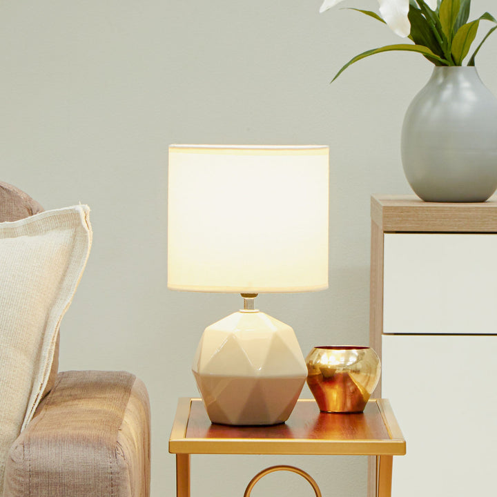 Saqer bedroom lamp
